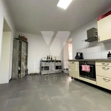 Mit Terrasse + Parkplatz Apartmán *